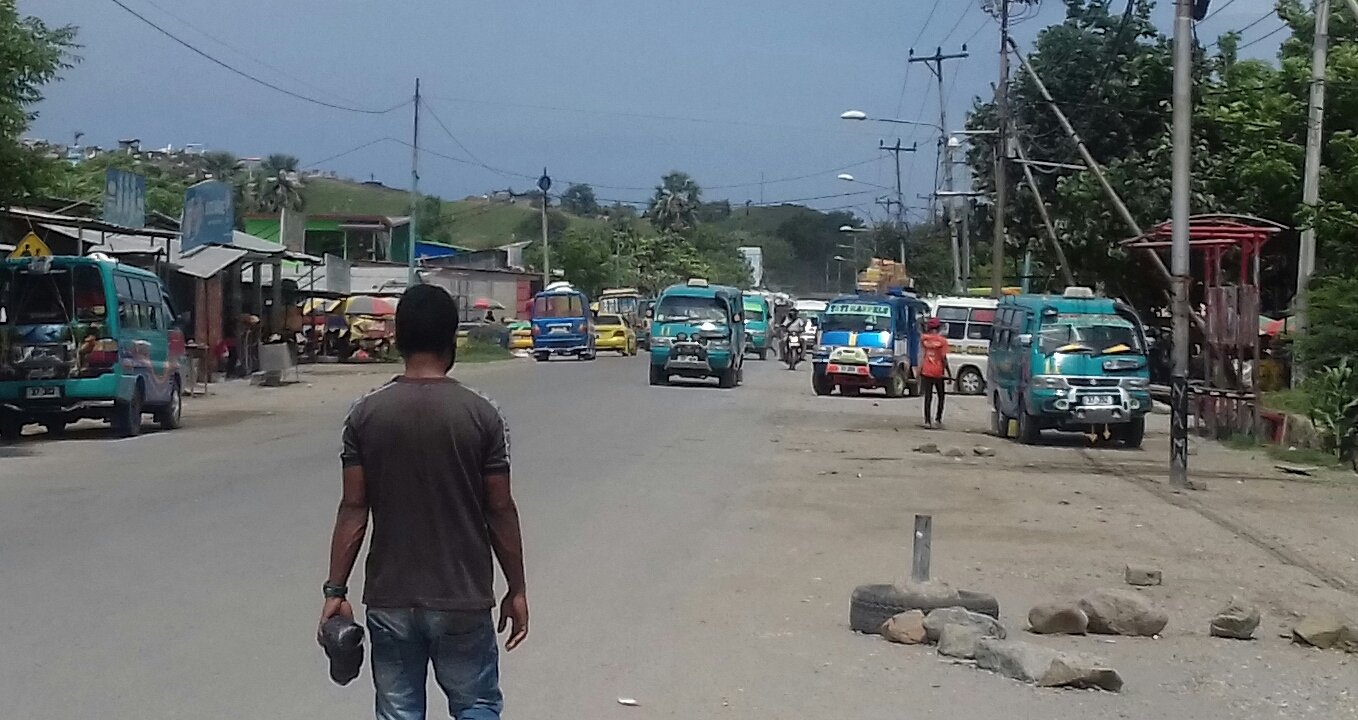 Tasi Tolu: A Touch of Chaos at Dili’s Western Bus Terminal