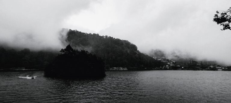lake sarangan tempat tenang